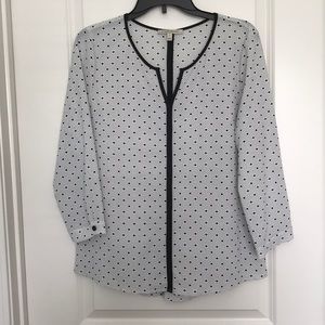 3/4 length sleeve black and dots with black seam.